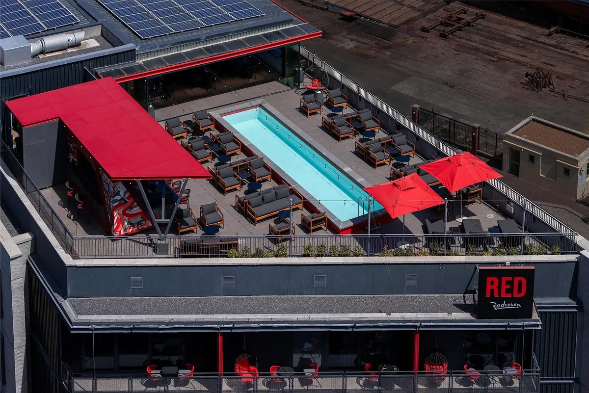 Radisson RED V&A Waterfront — photo 8