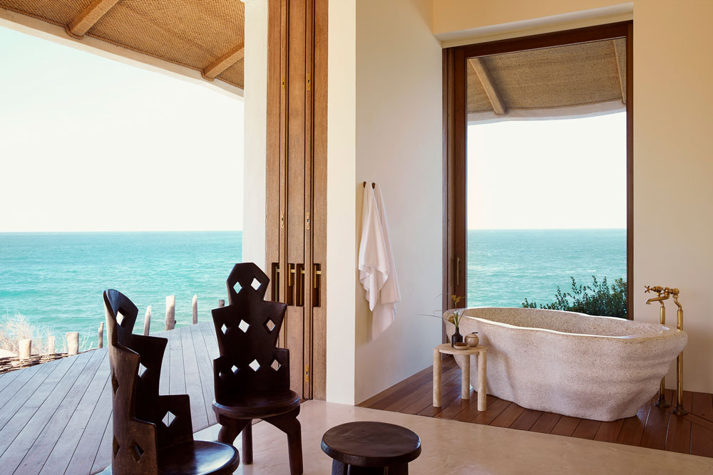 Bath with a view at Kisawa Sanctuary, Benguerra Island / Courtesy of Kisawa Sanctuary luxury Indian Ocean beach resort