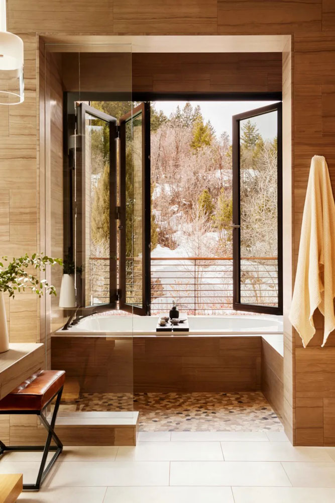 Bath at The Lodge at Blue Sky / Courtesy of Auberge Resorts luxury nature lodge