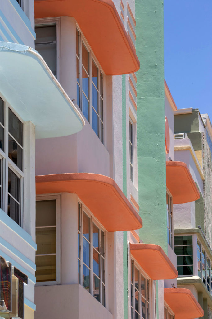 Miami Art Deco / Hector Falcon / Unsplash