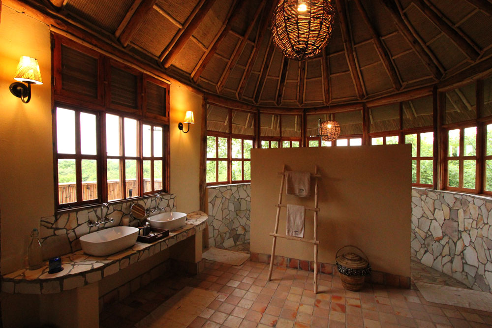 Bath at Kyambura Gorge Lodge / Courtesy of Volcanoes Safaris luxury Uganda safari