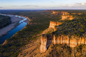 Cliffs near Chilo Gorge Lodge / Courtesy of Chili Gorge Lodge luxury Zimbabwe safari