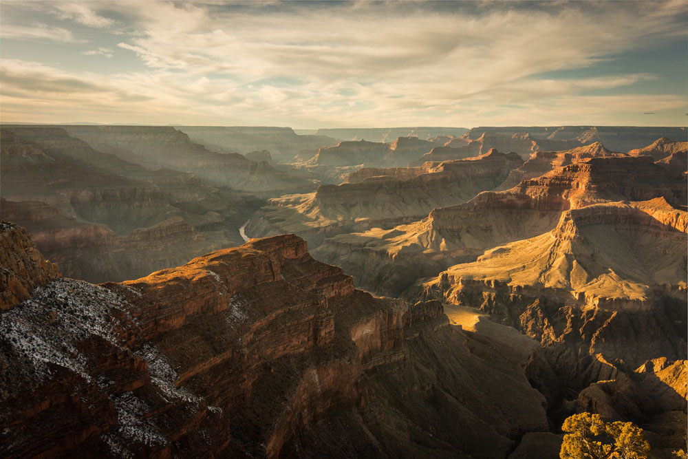 Take a Grand Canyon day trip via helicopter from Amangiri / Jason Thompson / Unsplash