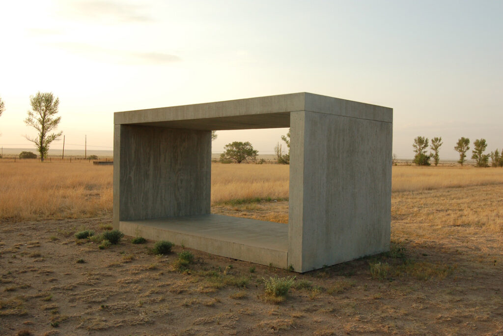 Untitled works in concrete at the Chinati Foundation in Marfa, Texas / Wikimedia Commons