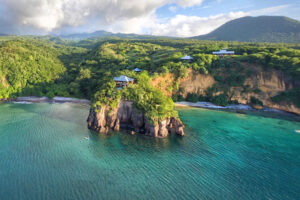 Secret Bay Villas perched along a cliff / Courtesy of Secret Bay